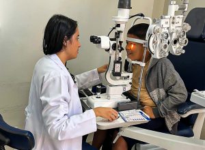 Atendimento oftalmológico nas escolas reforça compromisso com a saúde e a aprendizagem em Cáceres