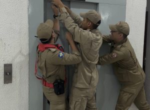 Casos-de-pessoas-presas-em-elevadores-aumentam-e-alertam-para-novas-regras-Caderno-Incendio