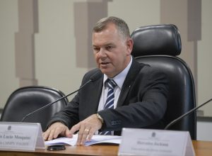 Comissão Mista da Medida Provisória n° 910, de 2019 realiza audiência pública para institui novo programa de regularização fundiária.Em pronunciamento, presidente da CMMPV 910/2019, deputado Lucio Mosquini (MDB-RO).Foto: Pedro França/Agência Senado